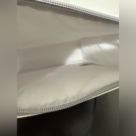 SALE….🌷2FOR 15$🌺BUMBLE AND BUMBLE HAIRCARE BAG - Picture 3 of 6